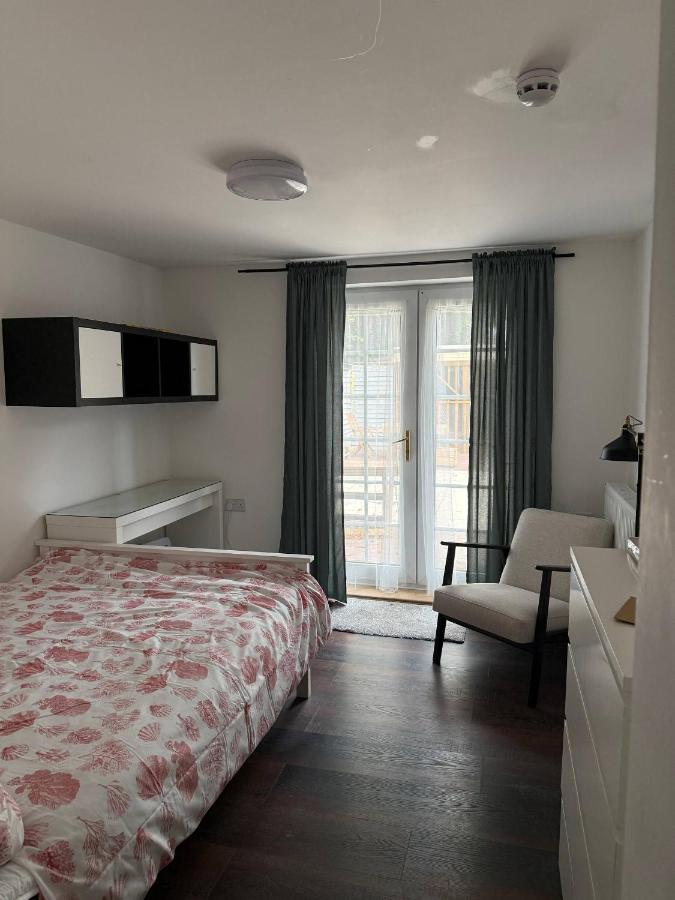 Relax in Uxbridge with Private Room Garden Access - B&B Uxbridge