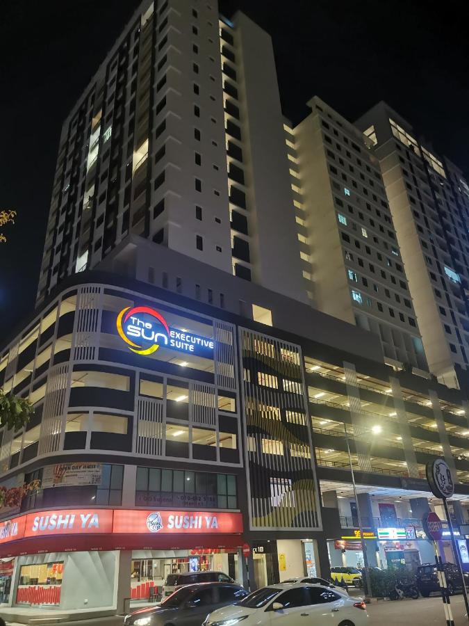 The Sun Executive Suite - Dolphin's Home - B&B Bayan Lepas