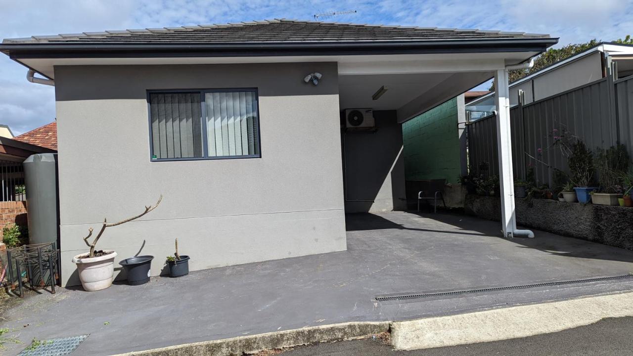 Guesthouse near airport with private access and parking - Ferienwohnung Sydney