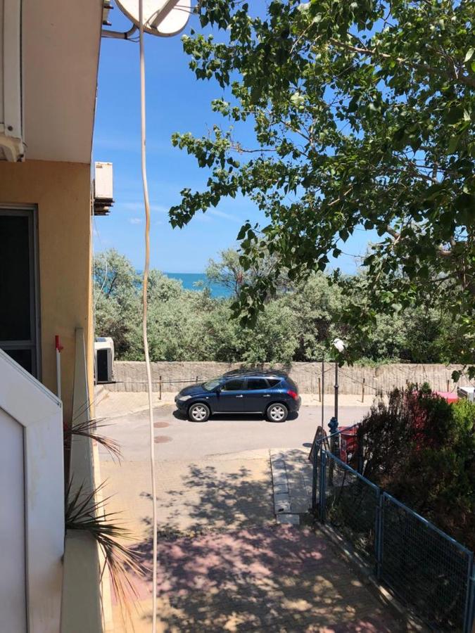 Първа Линия Лазур Поморие - B&B