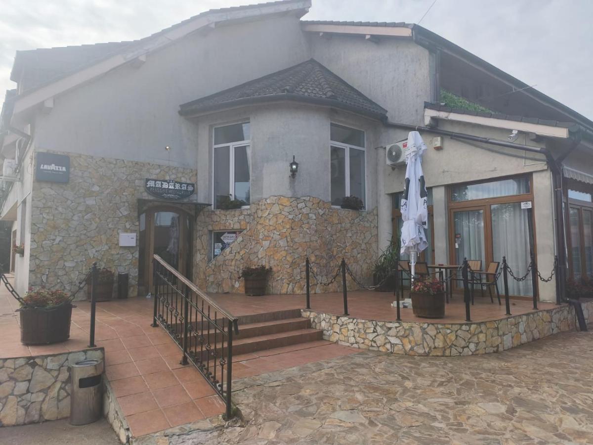 Han Madaras - B&B Salonta