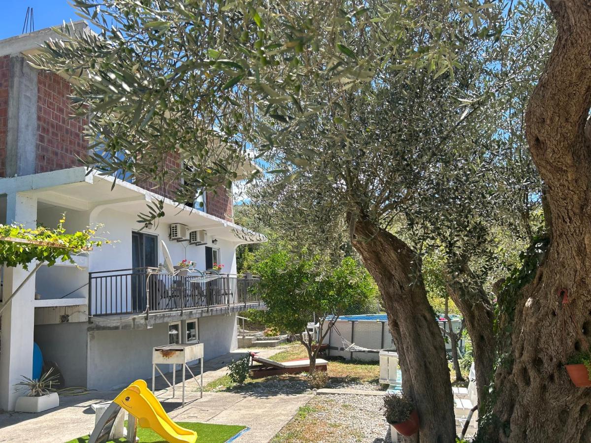 Apartman Buljarica-Bačvice 2 - B&B