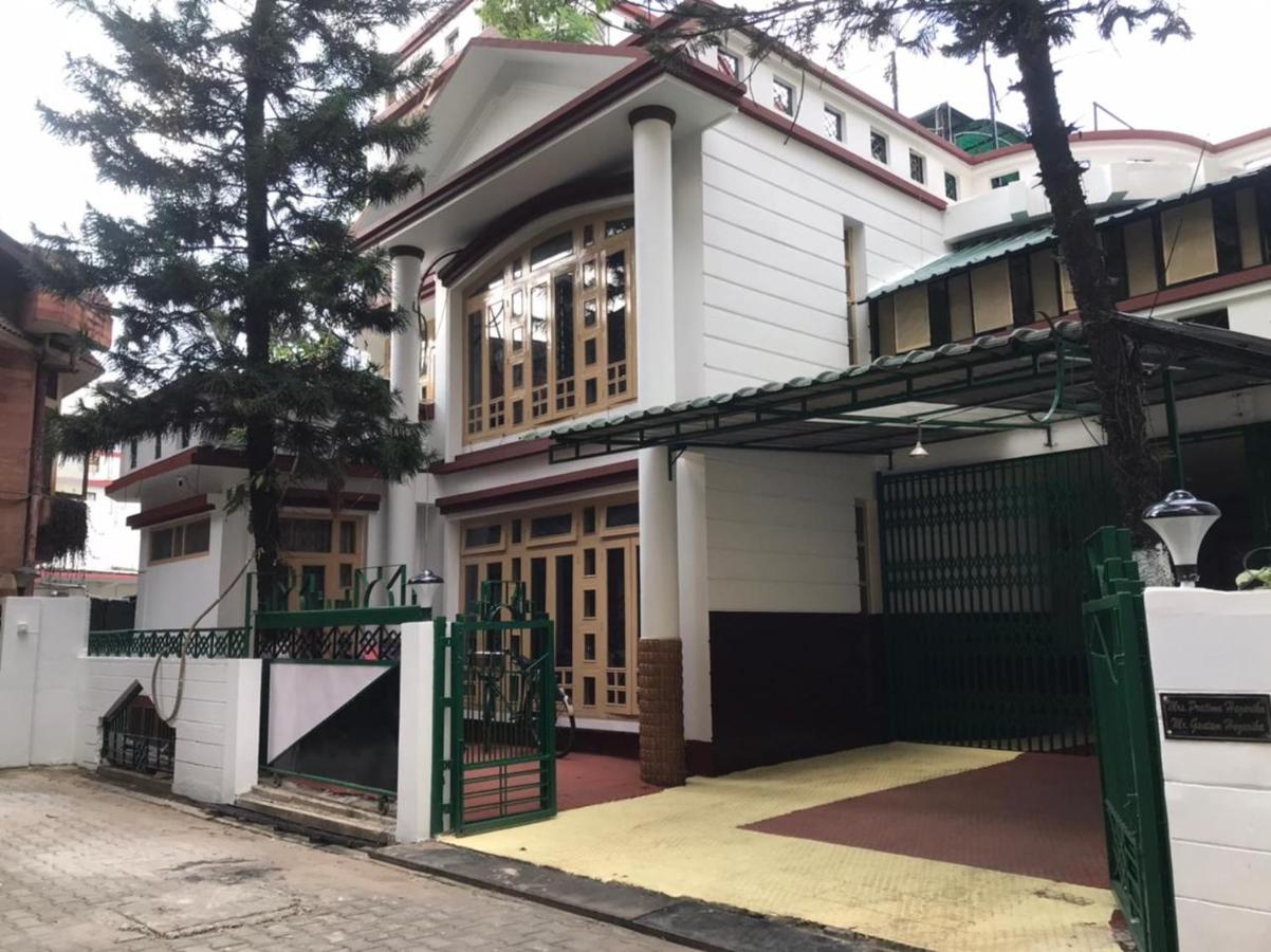 Kaareng Abode Homestay - Bed and Breakfast Guwahati