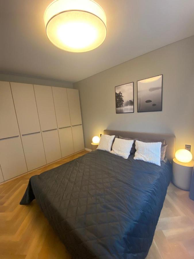 Two bedroom LUXURIOUS Spacios Apartment - Chambres d’hôtes Vilnius