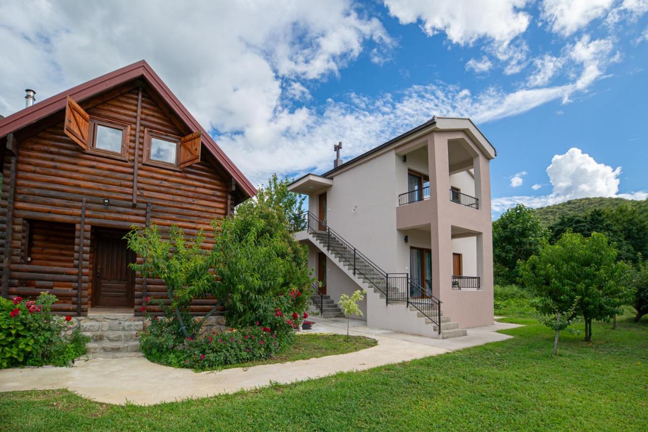Wood House - Bed and Breakfast Virpazar