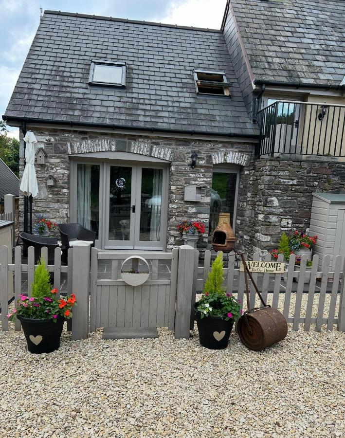 Cosy riverside property - B&B