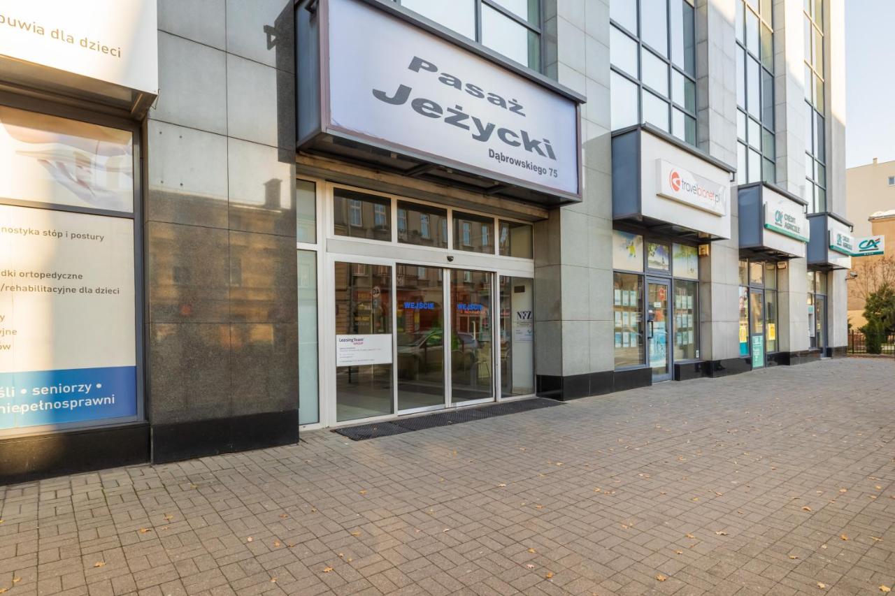 One Bedroom Apartment with Balcony in Poznan by Noclegi Renters - B&B Poznan