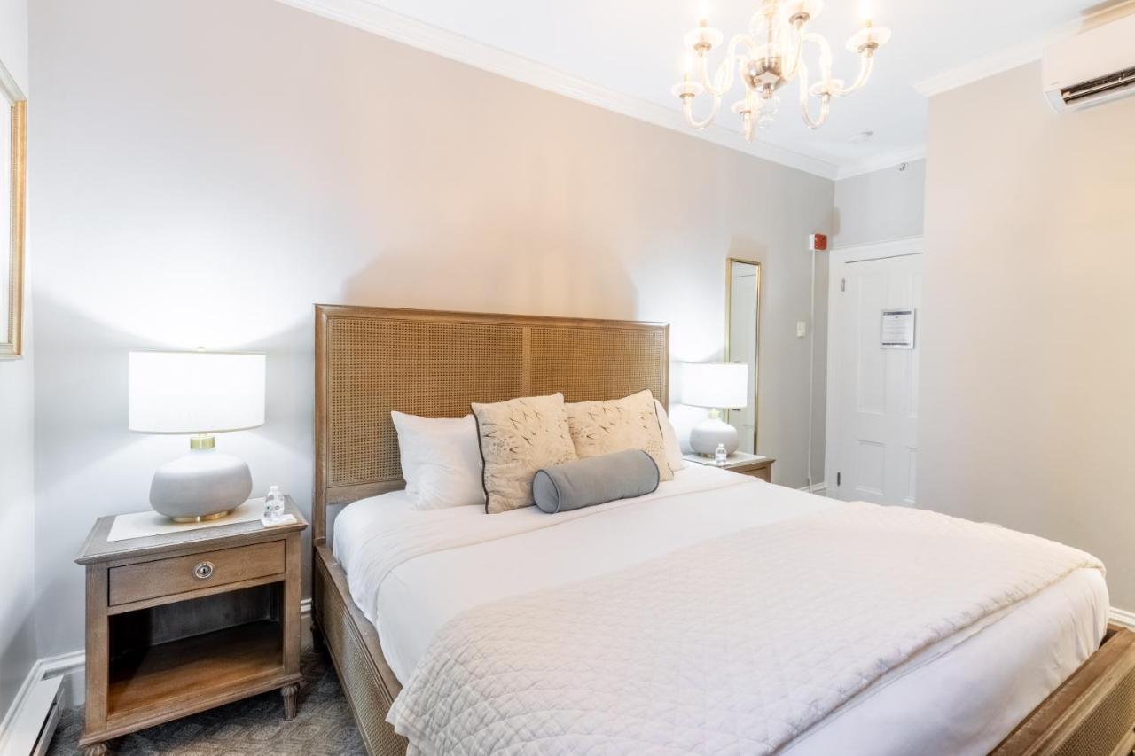 Room 6 – Queen Room