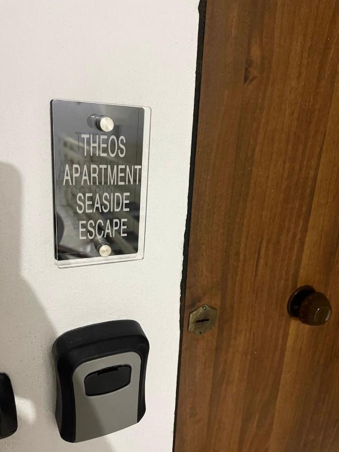 Theos Apartment Beachside Escape - B&B