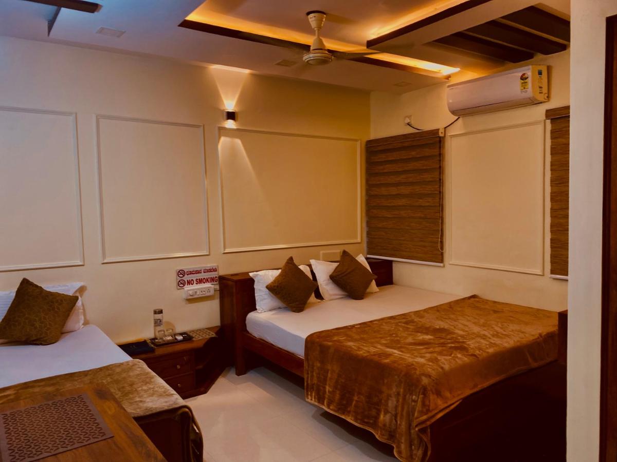 AL-MANAL 306 Premium Room Triple Bed - B&B Bhatkal