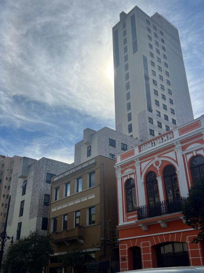 Studio com varanda no coração de Curitiba! - B&B Curitiba