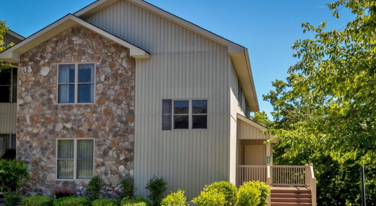 Woodstone One Bedroom Deluxe Condo with Jacuzzi - Full Kitchen