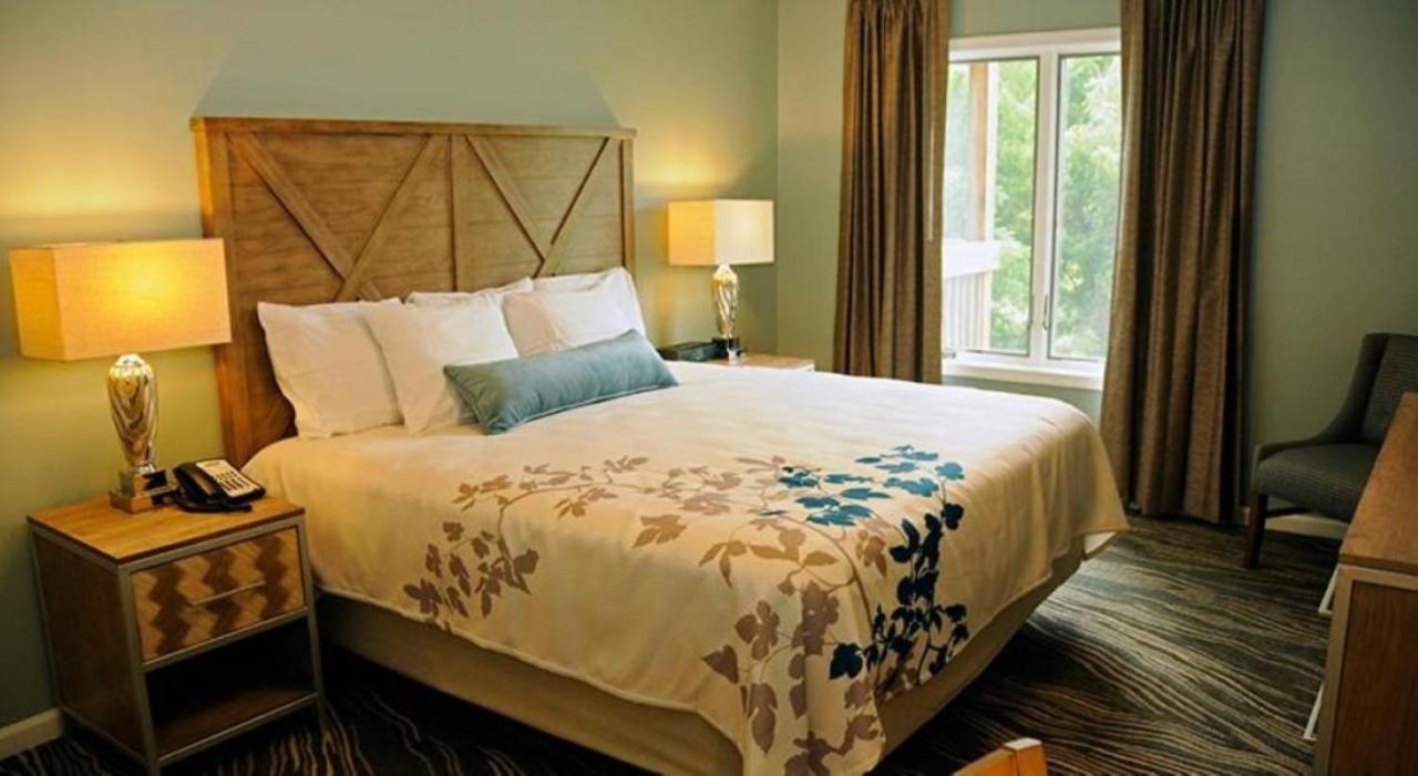 Woodstone Two Bedroom Deluxe Condo with Jacuzzi - Partial Kitchen