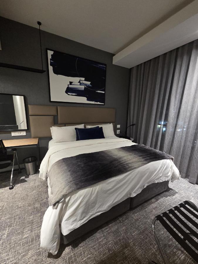 ADM Luxury Apartment in Sandton - Bed and Breakfast Johannesburg