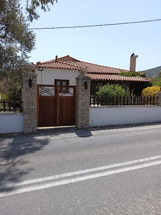 M & G villa - Ferienwohnung Mavratzaíoi
