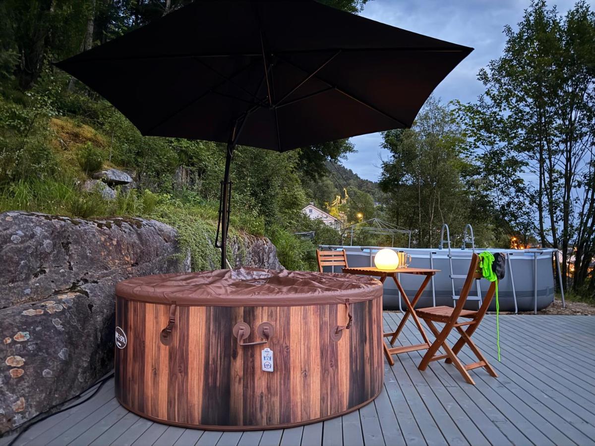 Home with 5 bedrooms, great view and garden - Bed and Breakfast Bergen