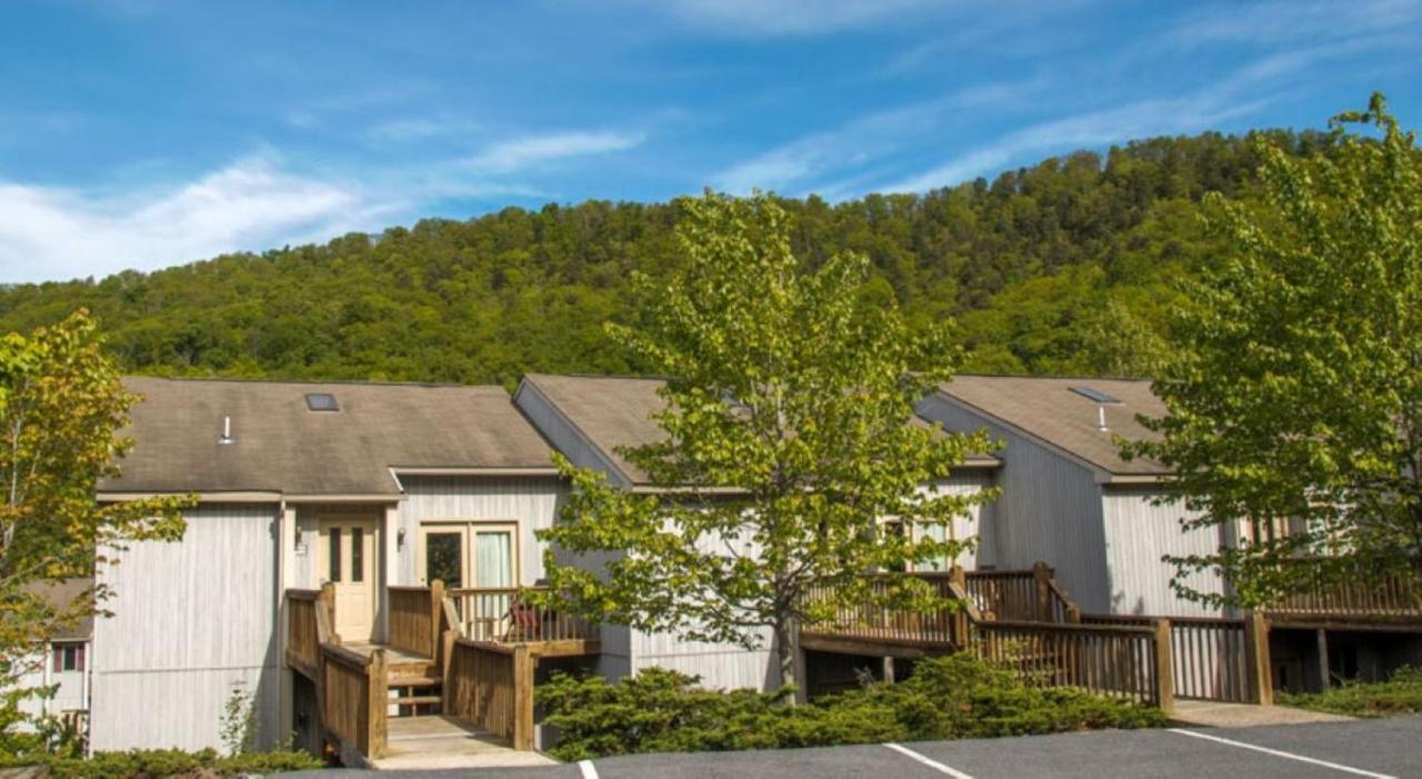 Eagle Trace One Bedroom Condo with Jacuzzi - Partial Kitchen