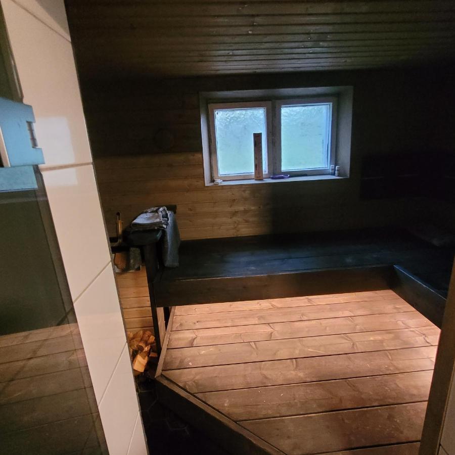 A great choice! Wooden sauna, pool table, 3BR, 2 toilet, 2 bathrooms - B&B Oulu