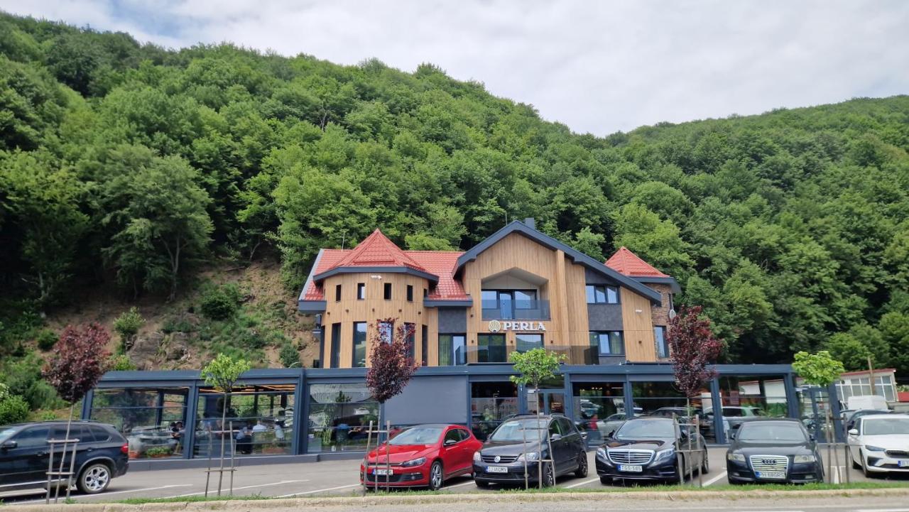Pensiune Restaurant PERLA - Ferienwohnung Ciucea