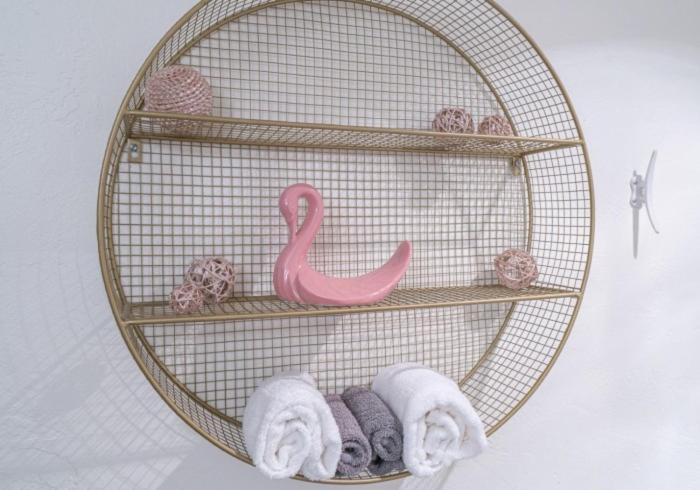 Habitación con cama grande