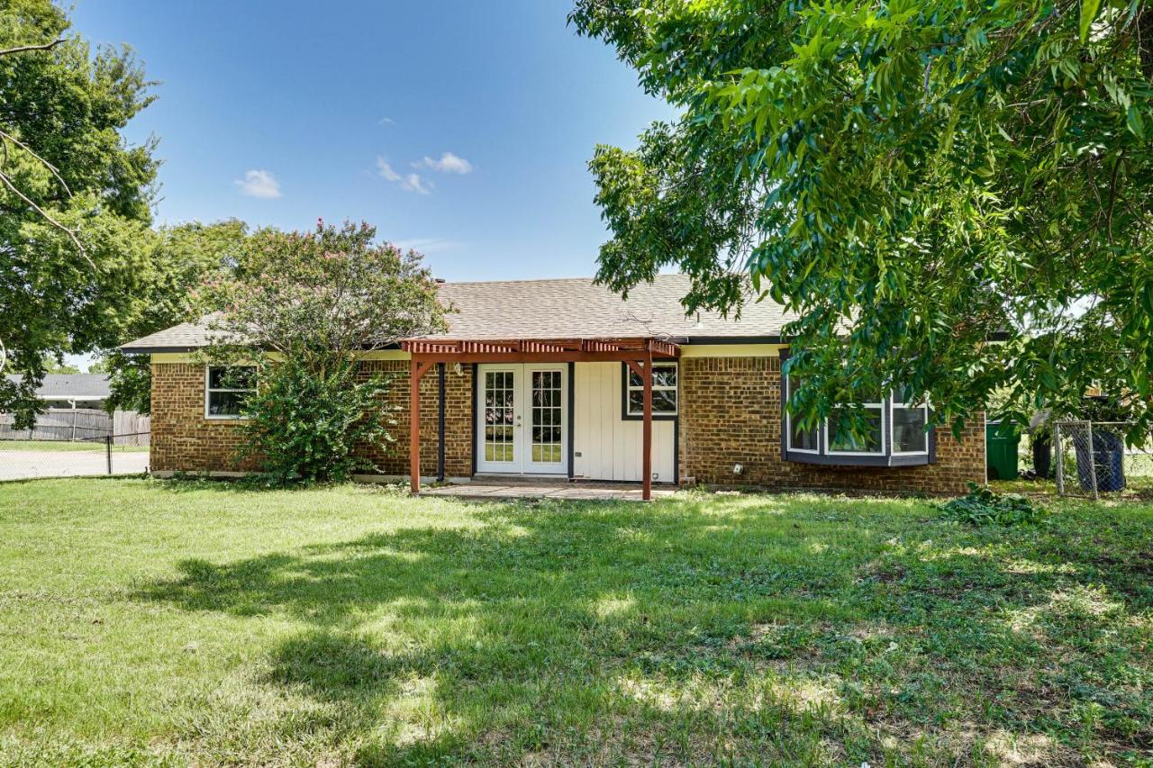 Family Home in Ft Worth Suburbs Near Benbrook Lake - Chambres d'hôtes Crowley