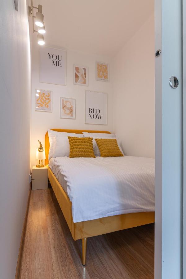 One-Bedroom Apartment with Balcony