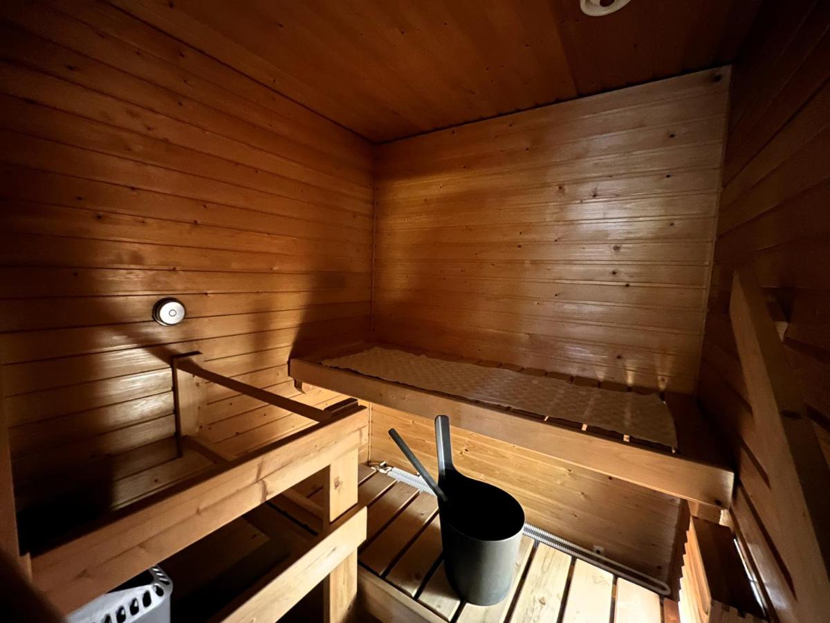 Peaceful Seaside Home - Sauna, Balcony, Wi-Fi - B&B