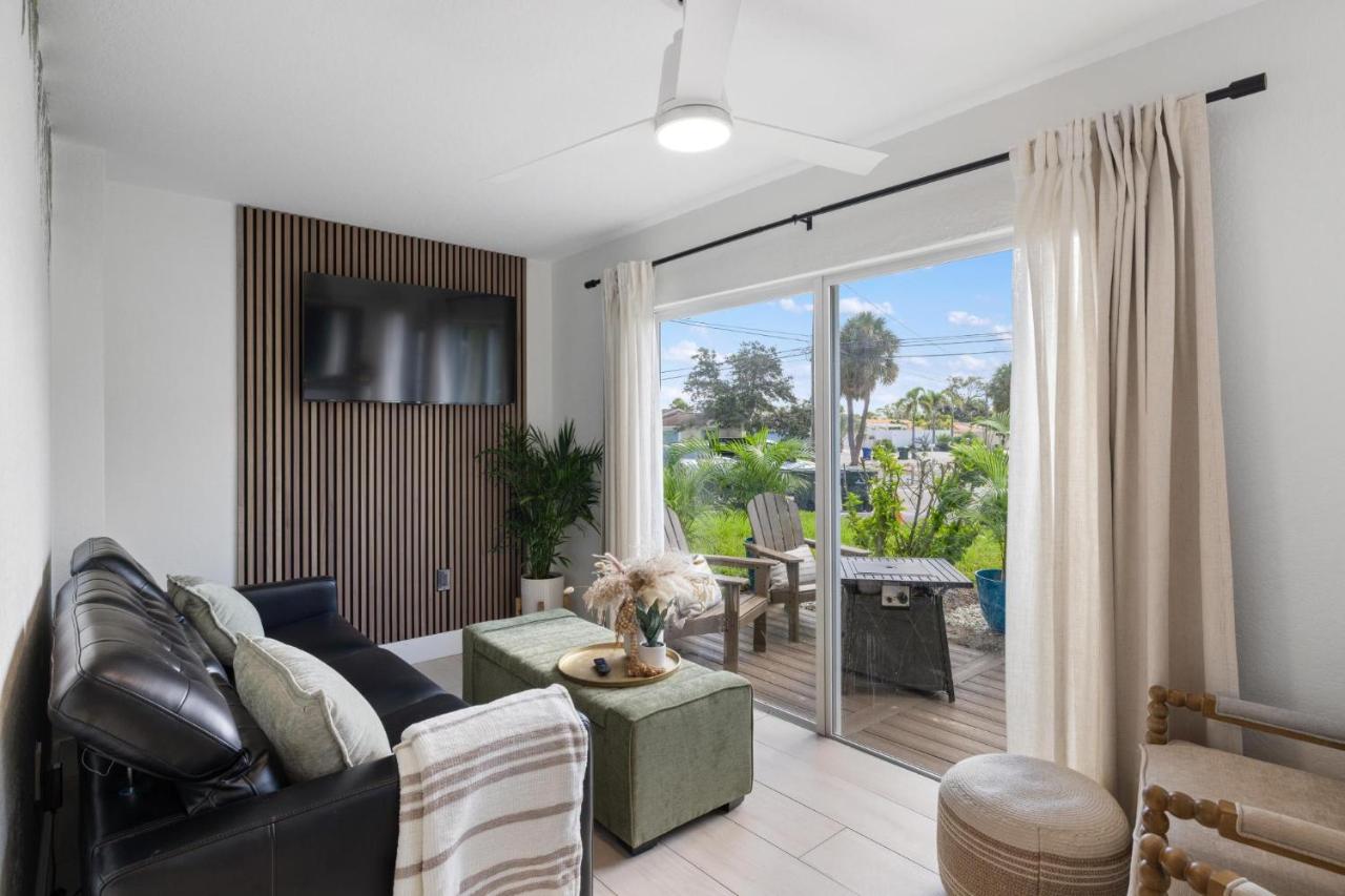 Heat of Siesta Village Walk to Beach w heated Pool - B&B Siesta Key