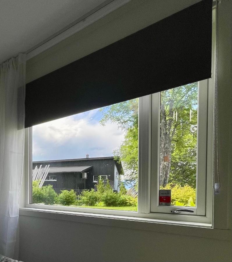 Lys og koselig leilighet nært flyplass og tur terreng - B&B