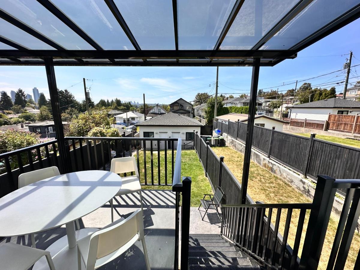Modern and New house near PNE with Big Garden and Free Parking - Chambres d'hôtes Vancouver