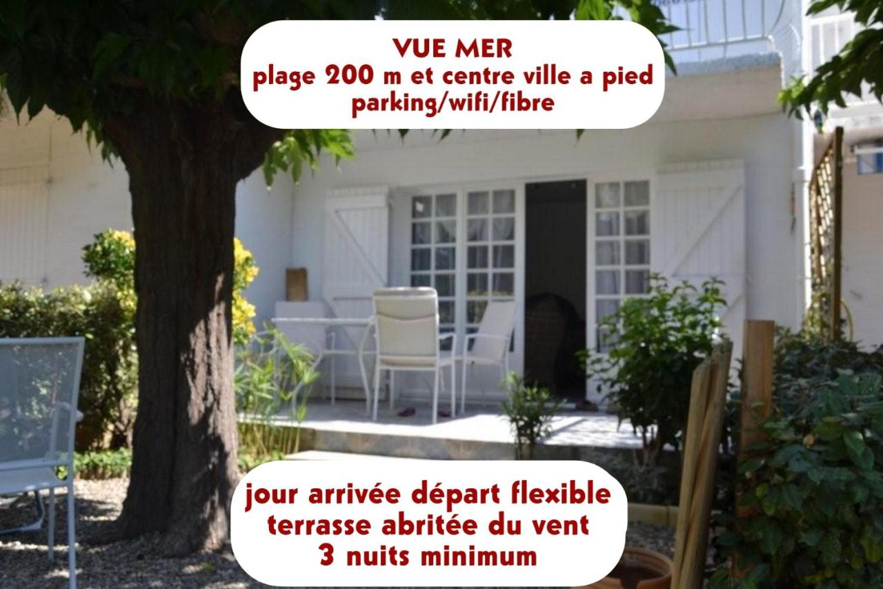 VILLA VUE MER PLAGE 200m ET CENTRE VILLE a pied parking privé wifi fibre abritée du vent st pierre la mer - Chambres d’hôtes Fleury