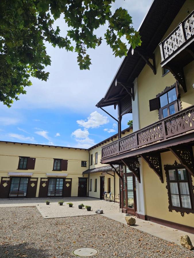 Villa Musik - historical apartments, Baden - B&B