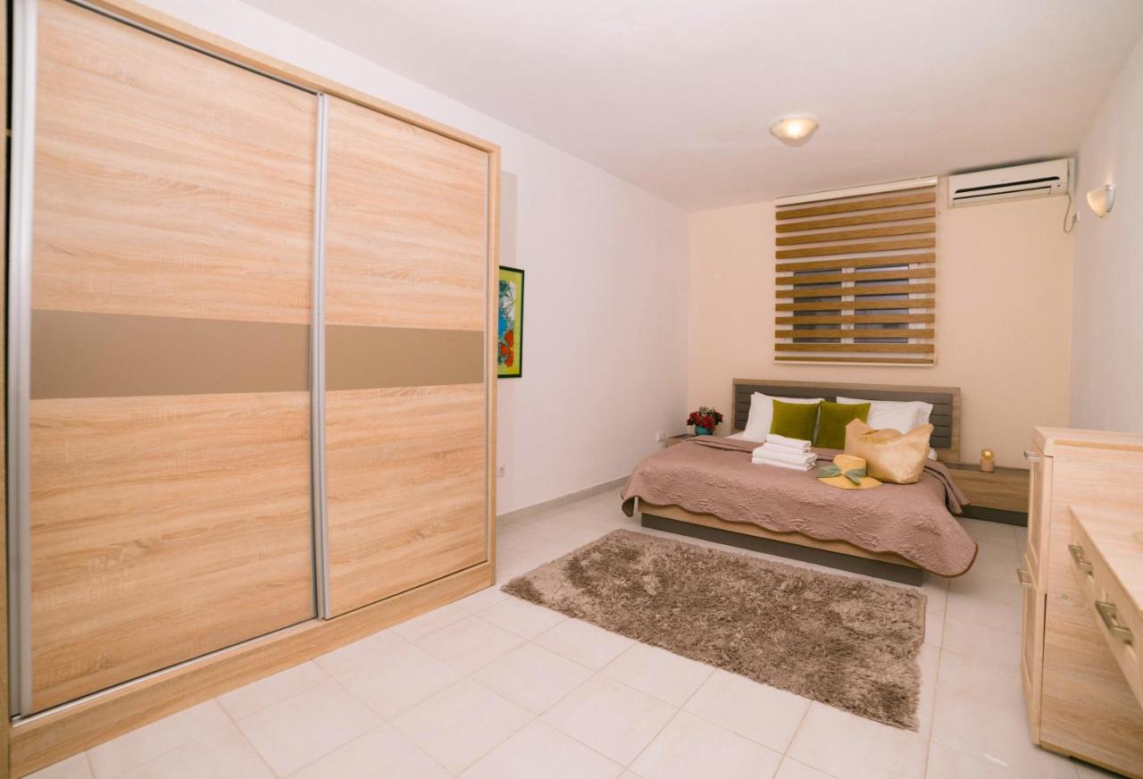 Deluxe One-Bedroom Apartment with City View