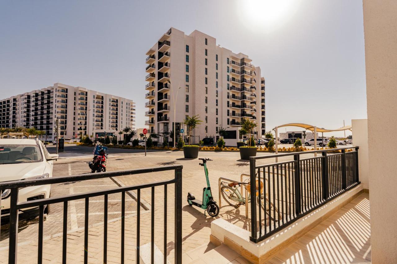 Two Bedroom Apartment by Otolo Homes with Free Yas Theme Park Tickets - Bed and Breakfast Abu Dhabi