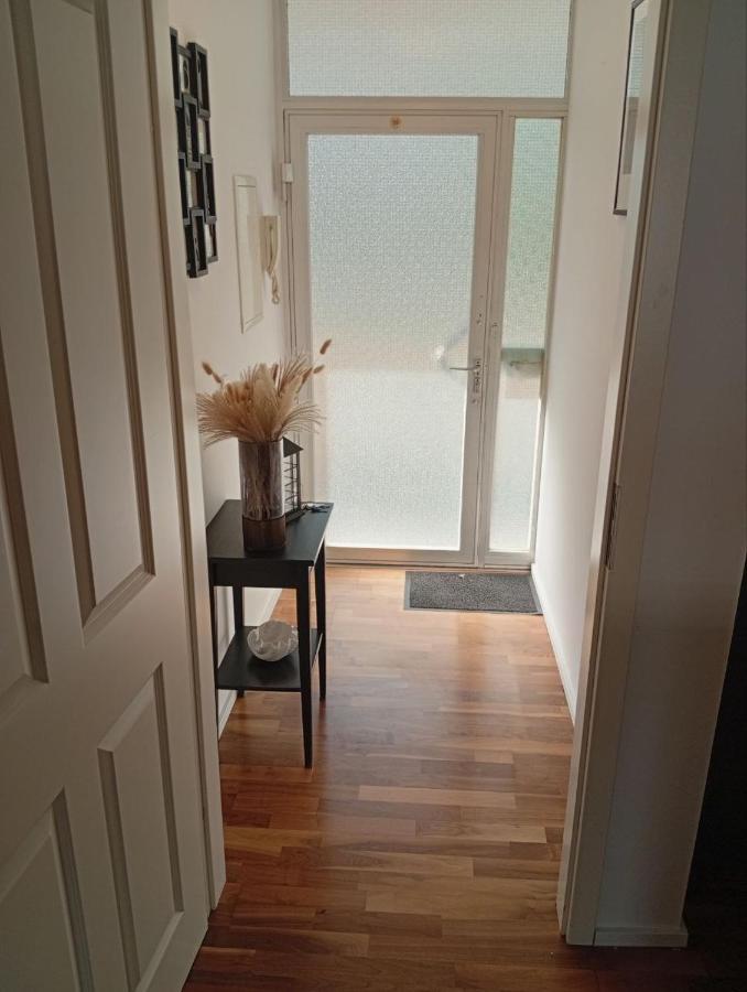 Luxus Business Apt mit Badewanne Balkon und Tiefgaragenstellplatz - B&B Kerpen