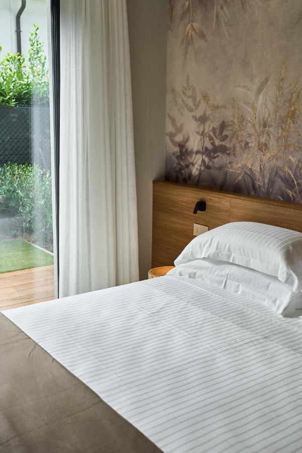 Deluxe One-Bedroom Apartment with Garden View