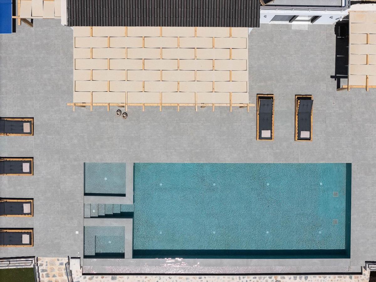 Pelagria Villa, a 4000 sq meters Escape with Beach Access, By ThinkVilla - B&B Skalotí