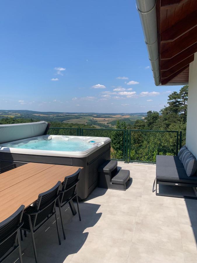 Bakonyi Panoráma Élményház - B&B Tés