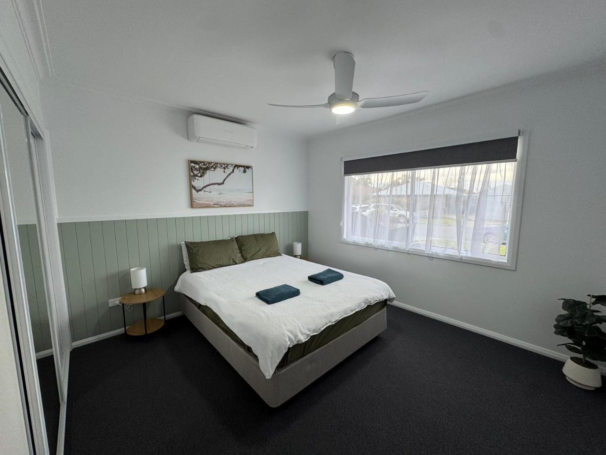 3Bed 2Bath home - Nth Central Reno metres from Hosp w Wifi - B&B