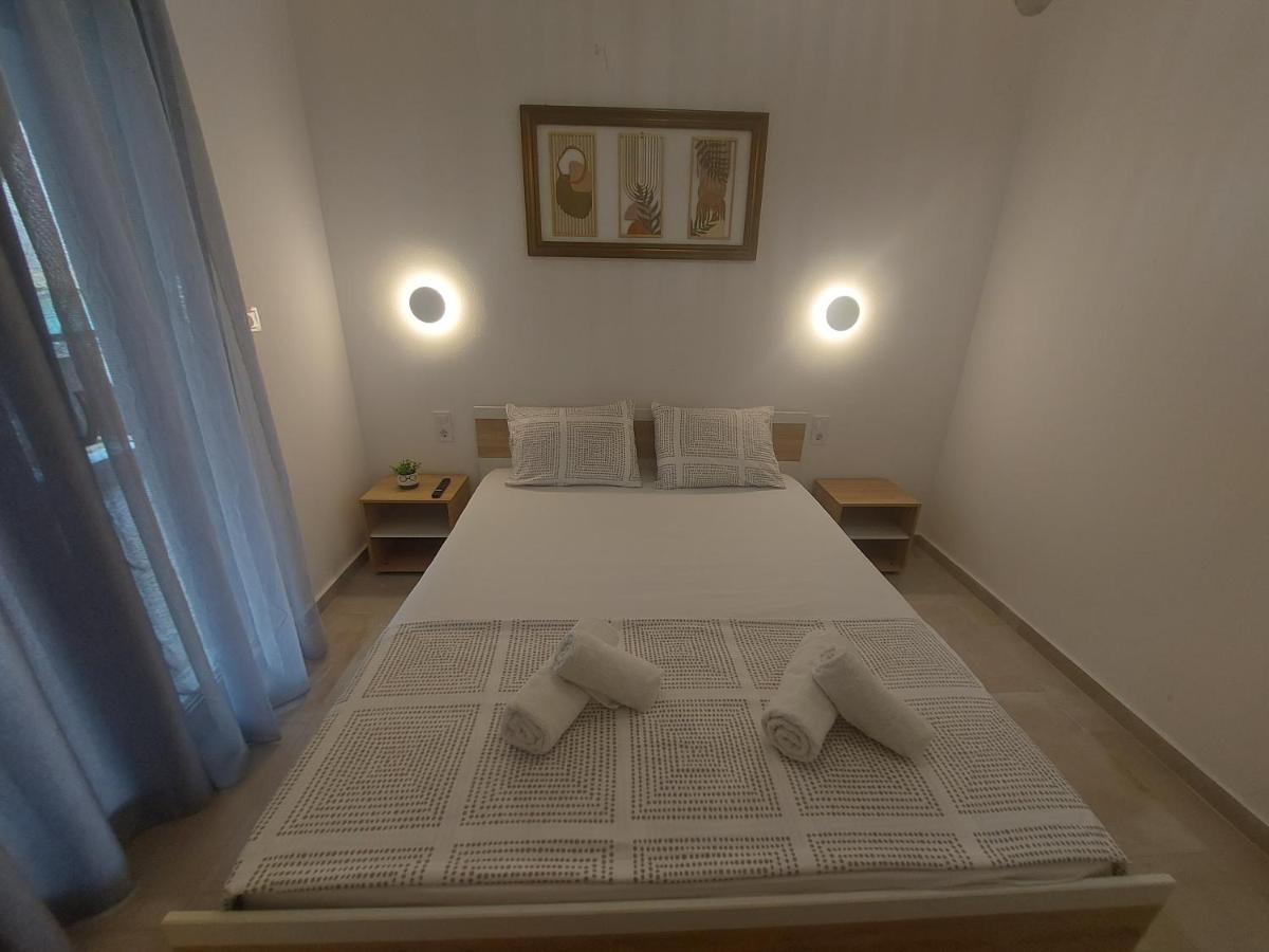 Deluxe One-Bedroom Apartment with Garden View