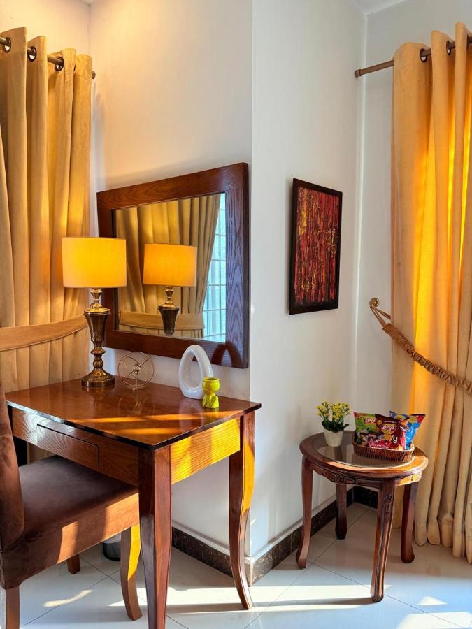 Deluxe King with Sunset Yellow Hues in Bahria Phase 4 Islamabad - B&B