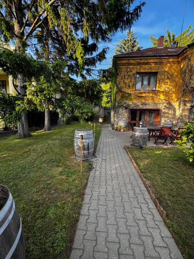 Kamocsay Vendégház - B&B