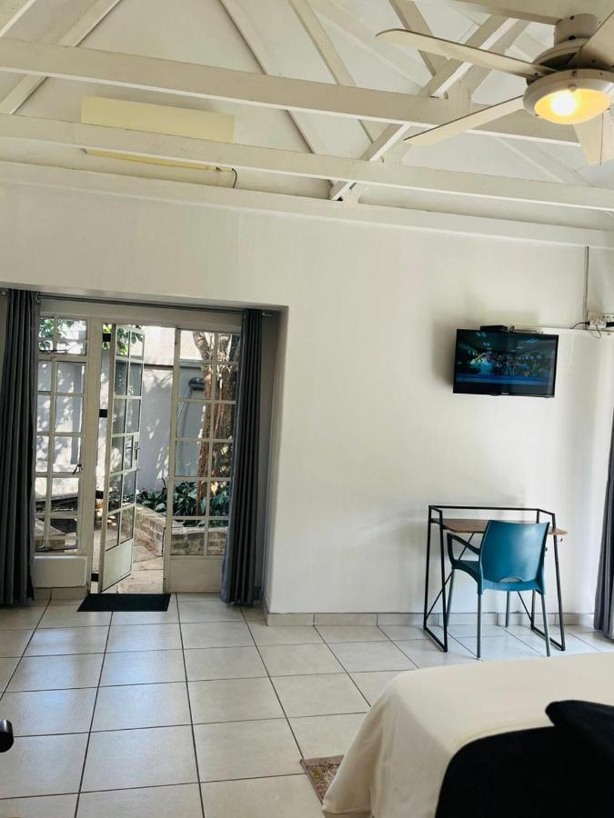 WOODS GUEST HOUSE - B&B