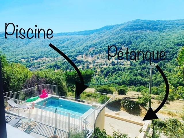 Gites en Ardèche avec Piscine et vue magnifique sur la vallée - Bed and Breakfast Rochessauve