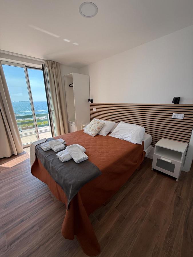 Dreibettzimmer mit Meerblick