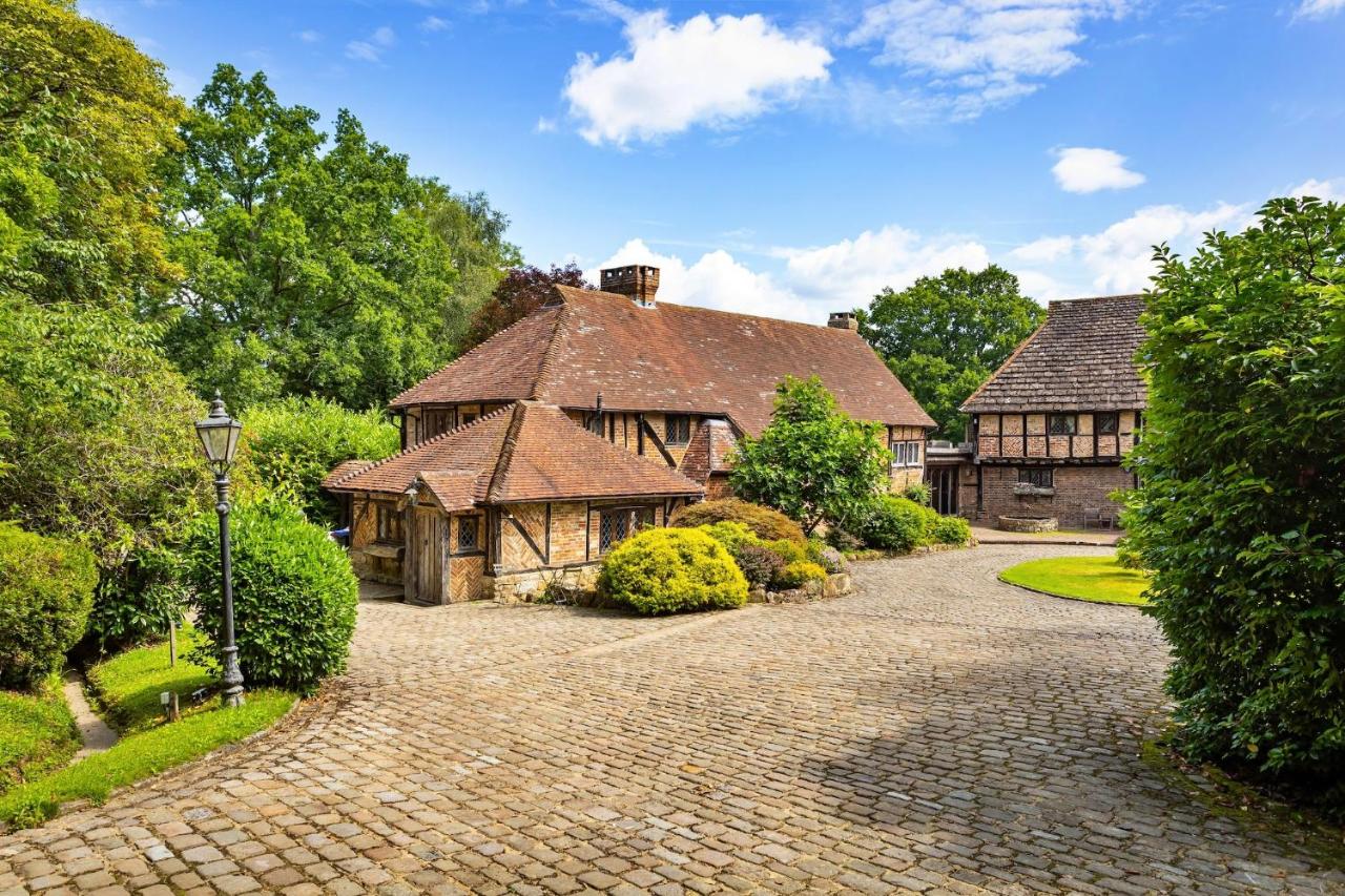 Finest Retreats - Sandhill Cottage with hot tub - B&B Turners Hill