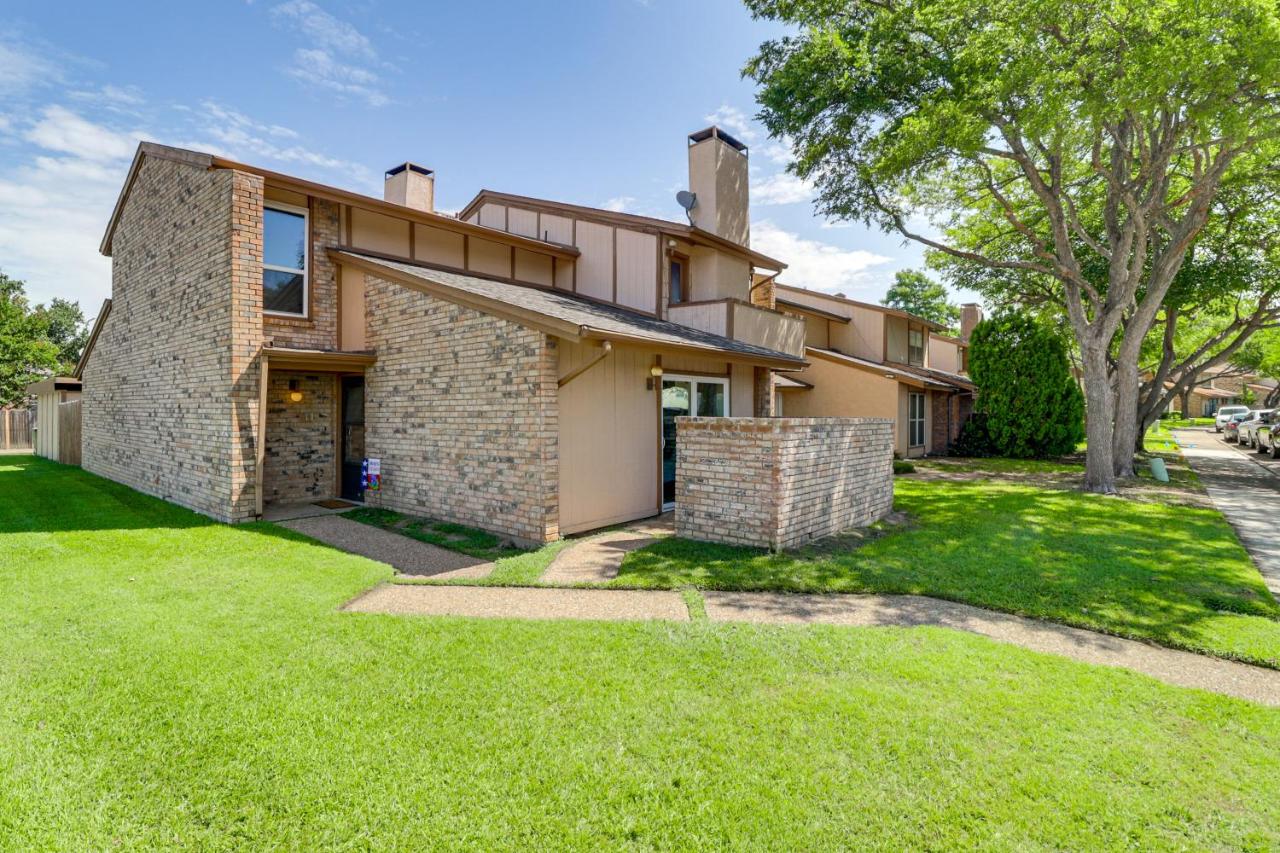 5 Mi to AT&T Stadium: Townhome w/ Patio - Ferienwohnung Arlington