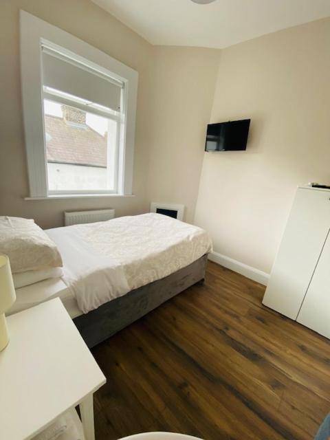 Camera Singola con Bagno in Comune
