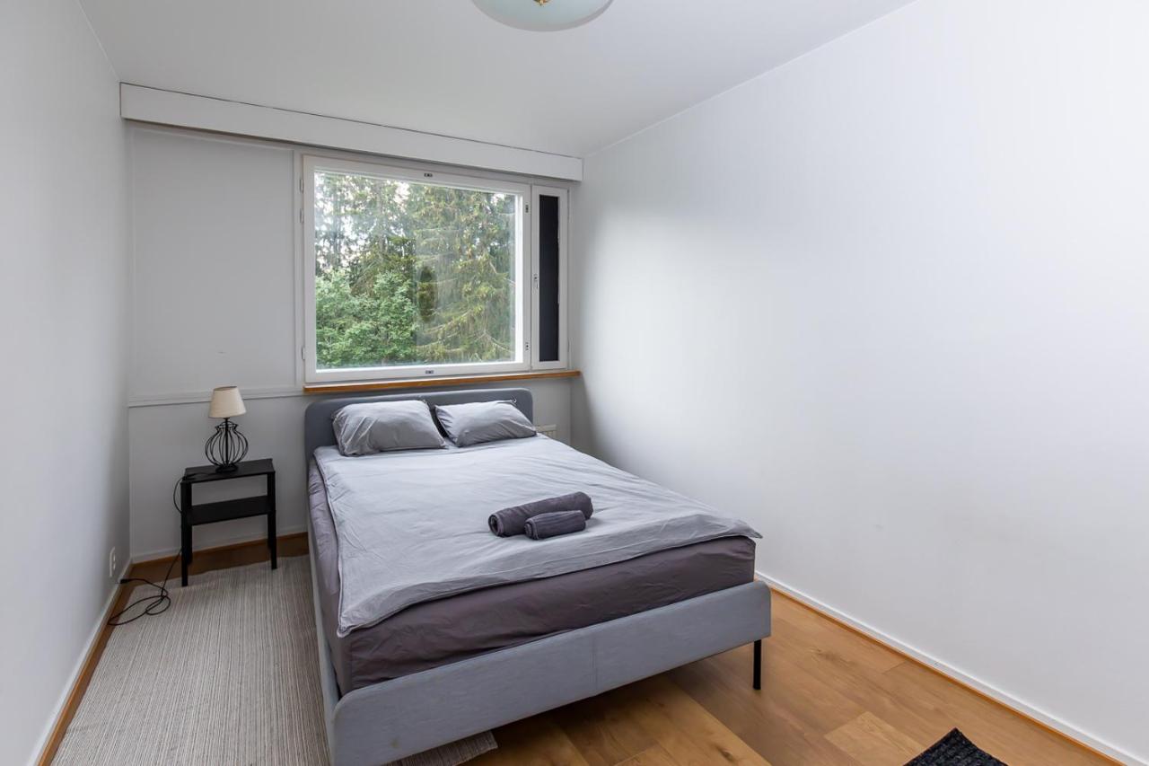 Spacious one-bedroom apartment near downtown - B&B