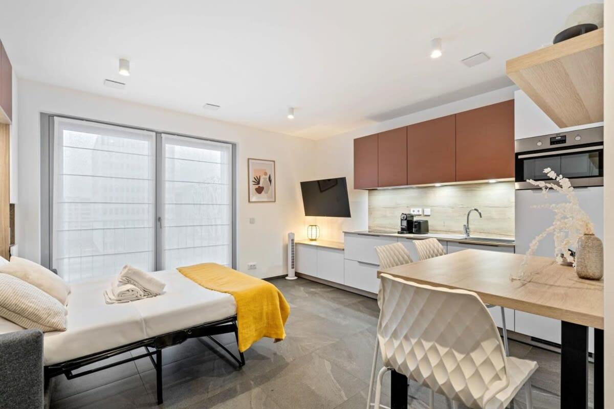 Modern Studio in Gasperich Near Cloche d'Or - B&B Lussemburgo